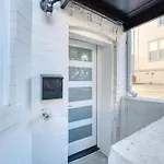 Luxury H St Private Apartment
