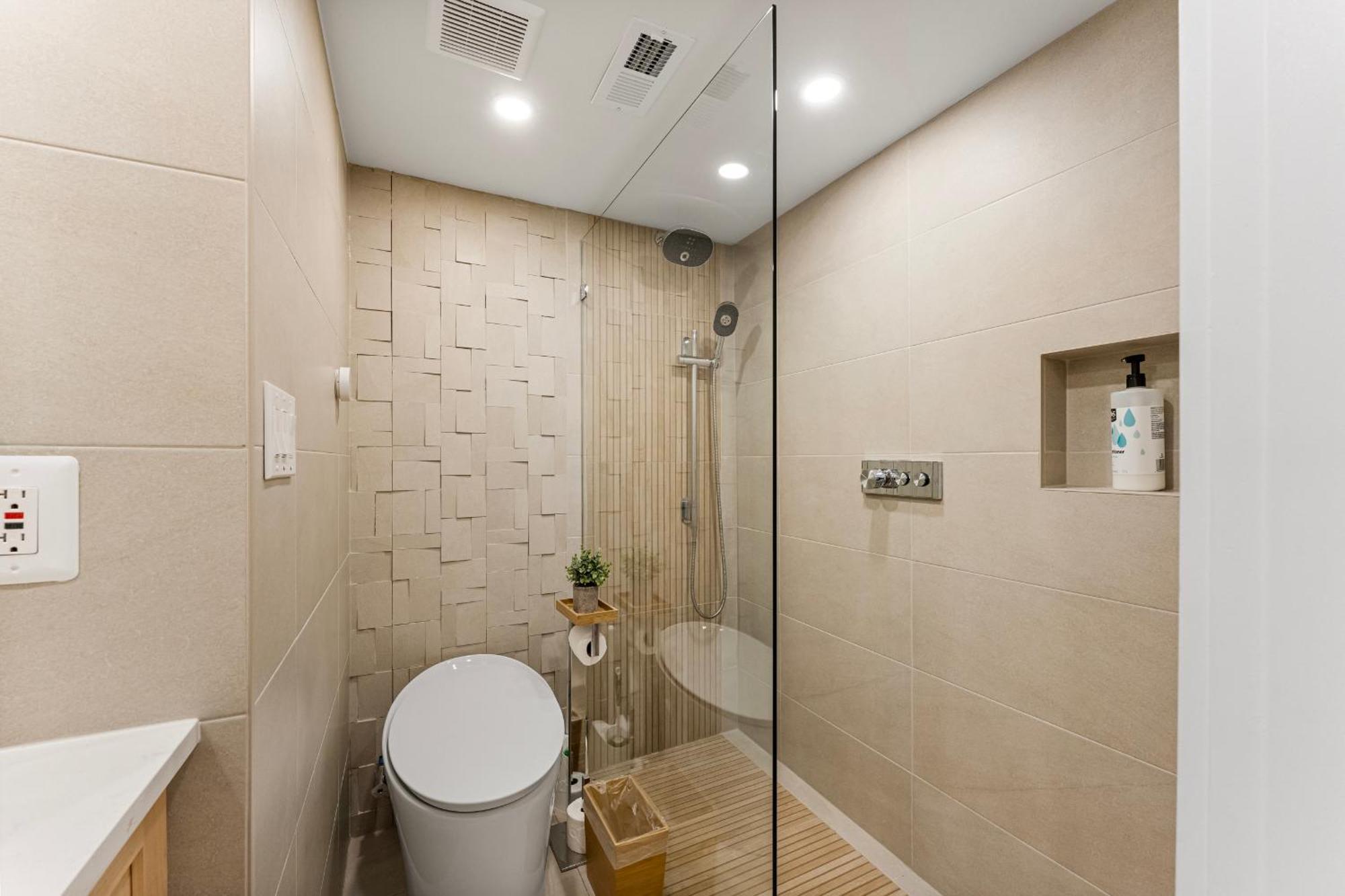Luxury H St Private Apartment